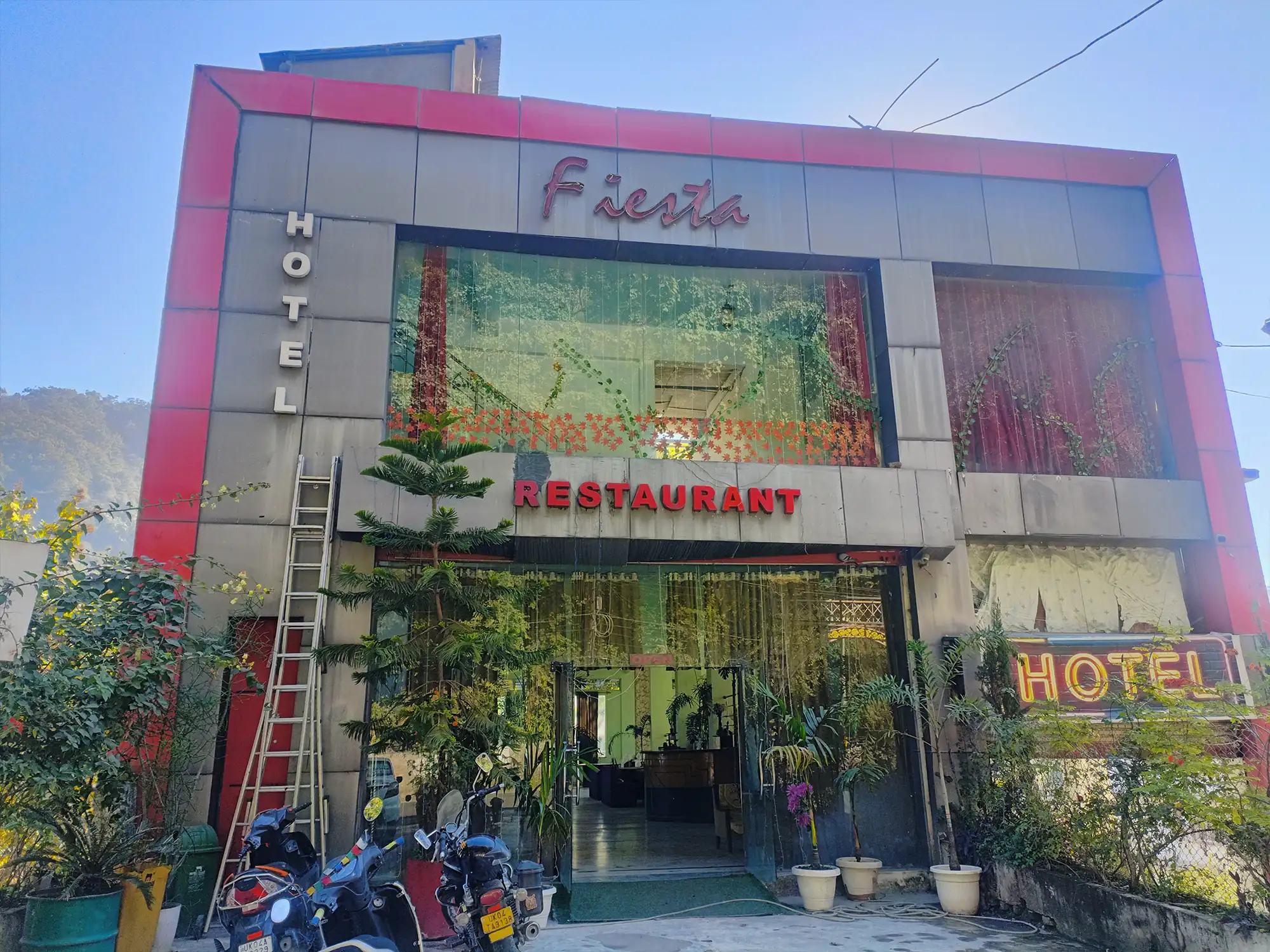 Fiesta Hotel on the Kathgodam highway